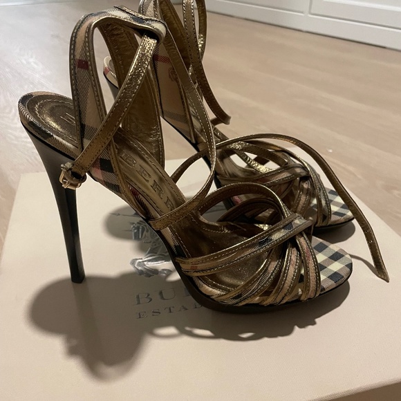 Burberry Heels - Picture 1 of 4